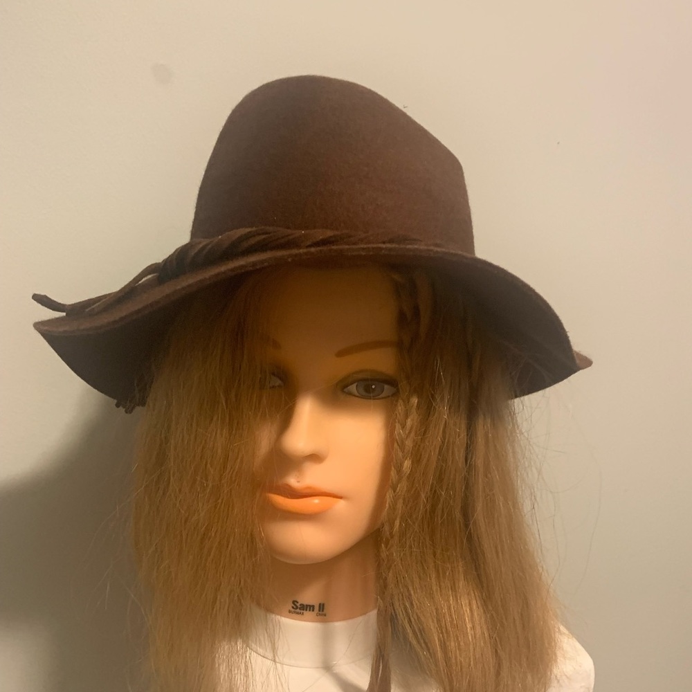 Woman’s brown Betmar hat